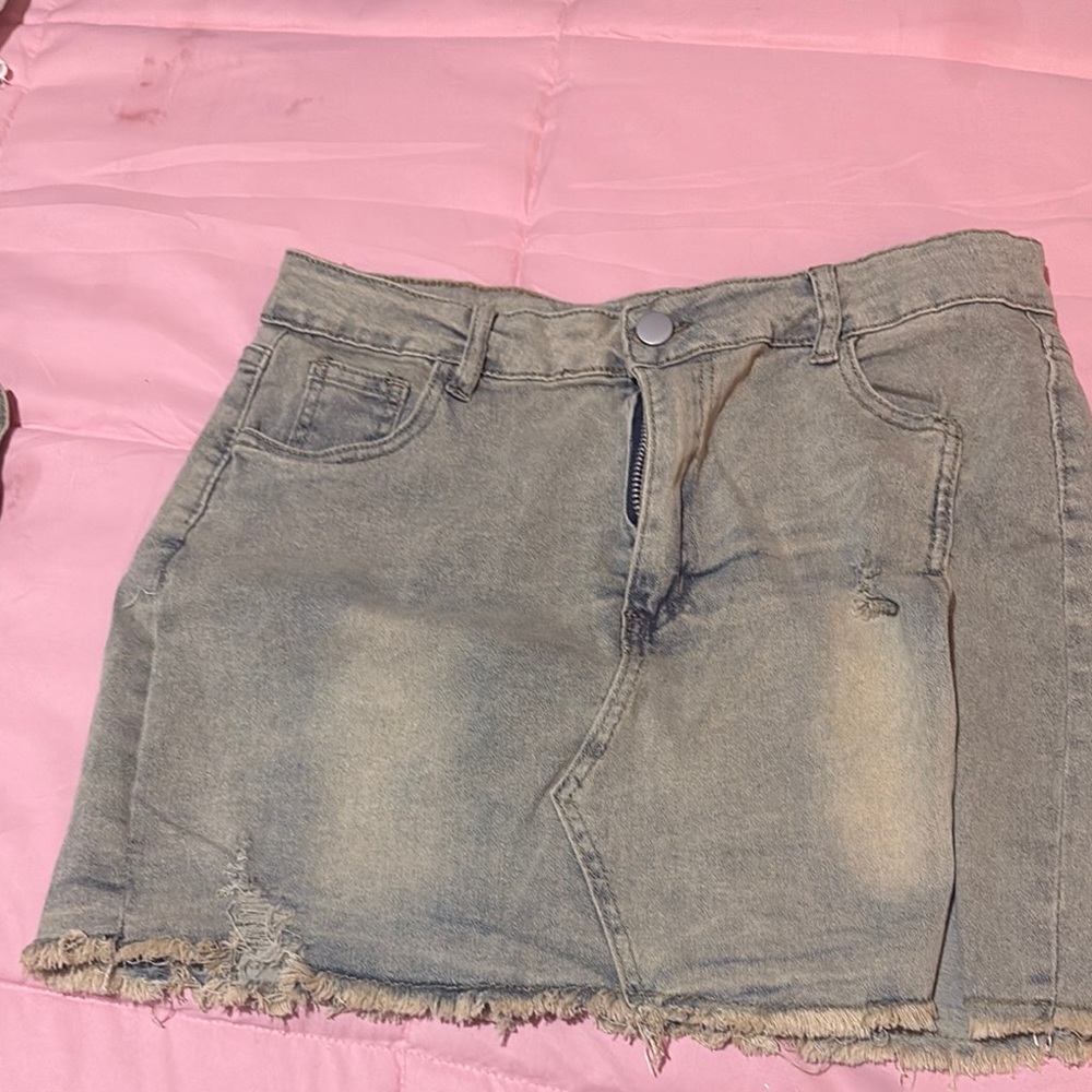 Stylish Frayed Denim Mini Skirt